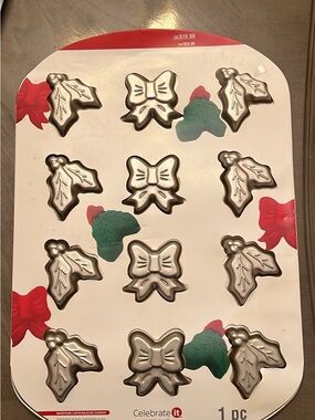 Celebrate It Silver Holiday Holly & Bow Mini Mold Baking Tray